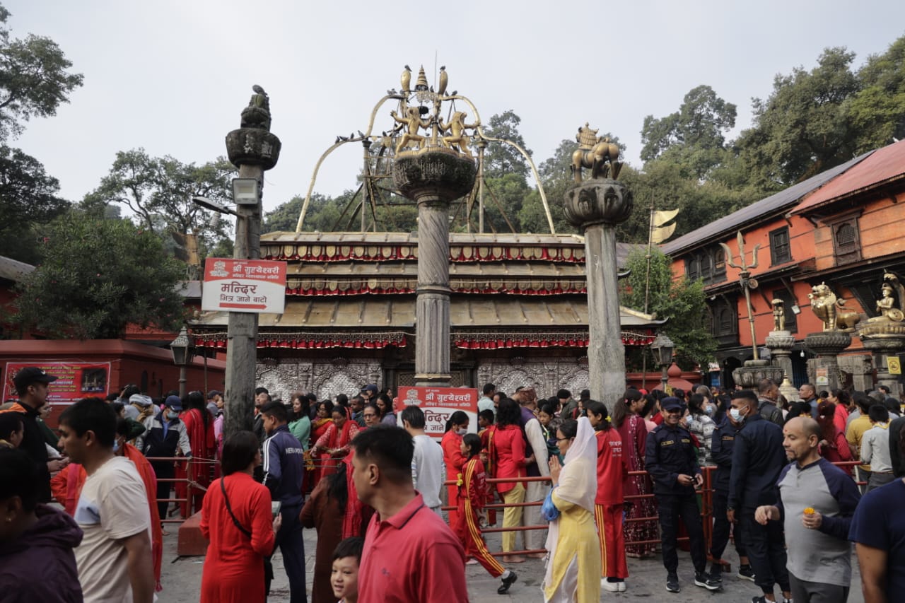 आजदेखि नवरात्रि आरम्भ, शक्ति पीठहरूमा श्रद्धालुको भीड (तस्बिरहरु)