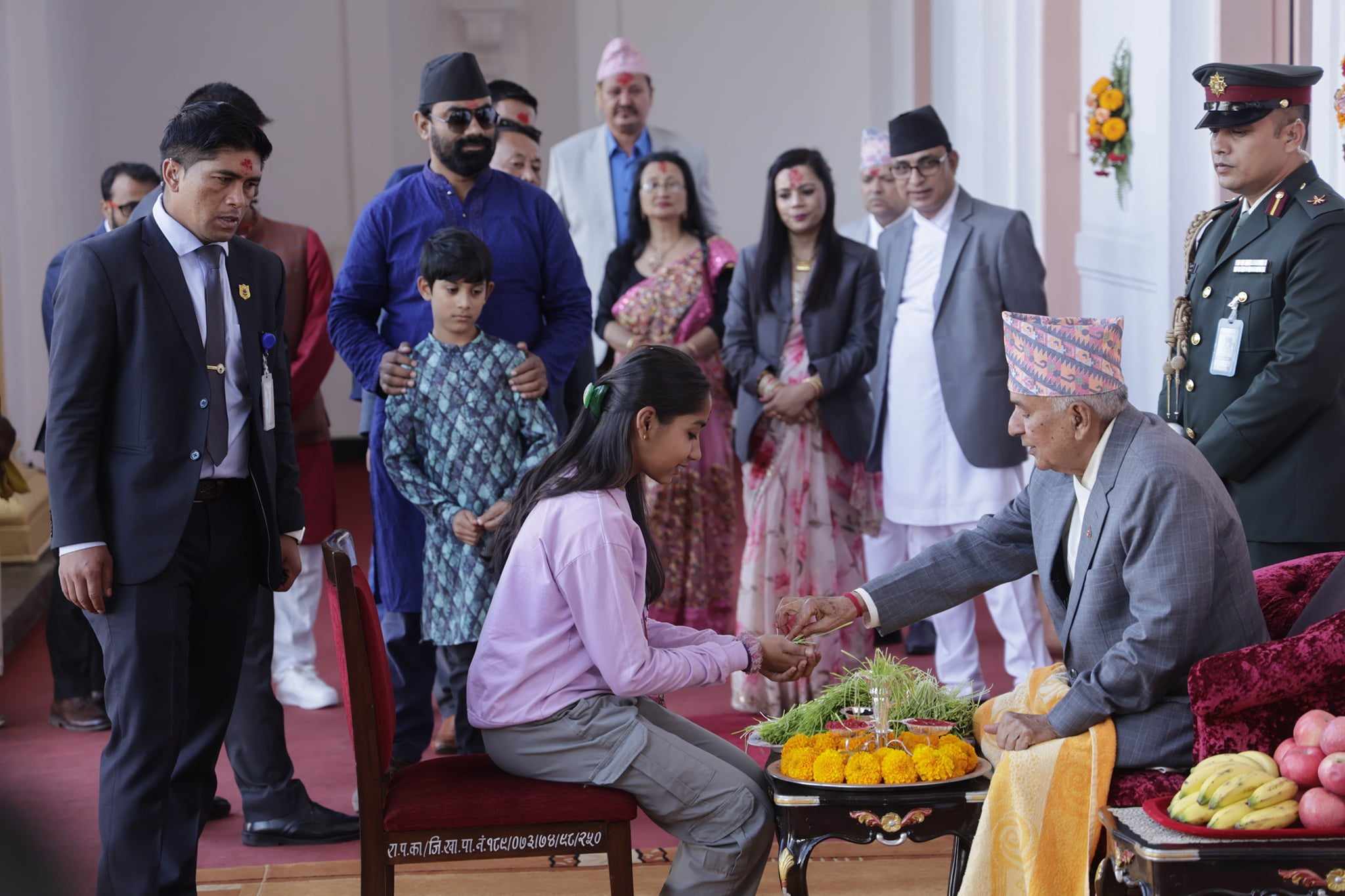 तस्बिरमा हेर्नुहोस् शीतल निवासको टिका