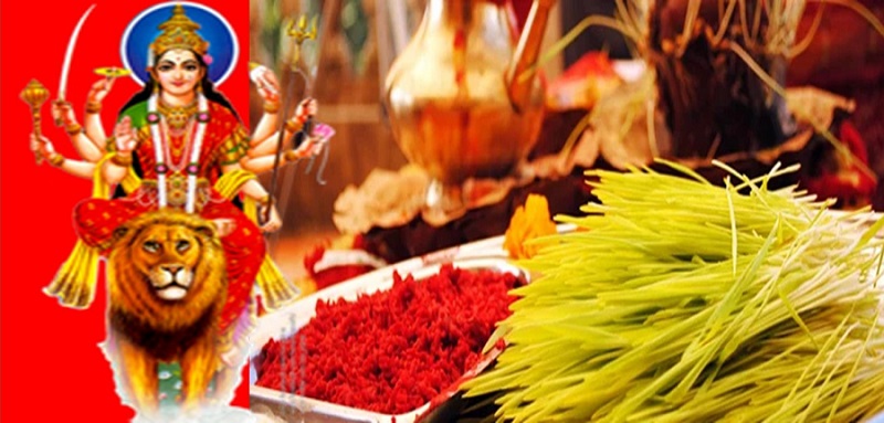 दसैँको मुख्य दिनः मान्यजनको हातबाट नवदुर्गाको टीका र जमरा लगाइँदै