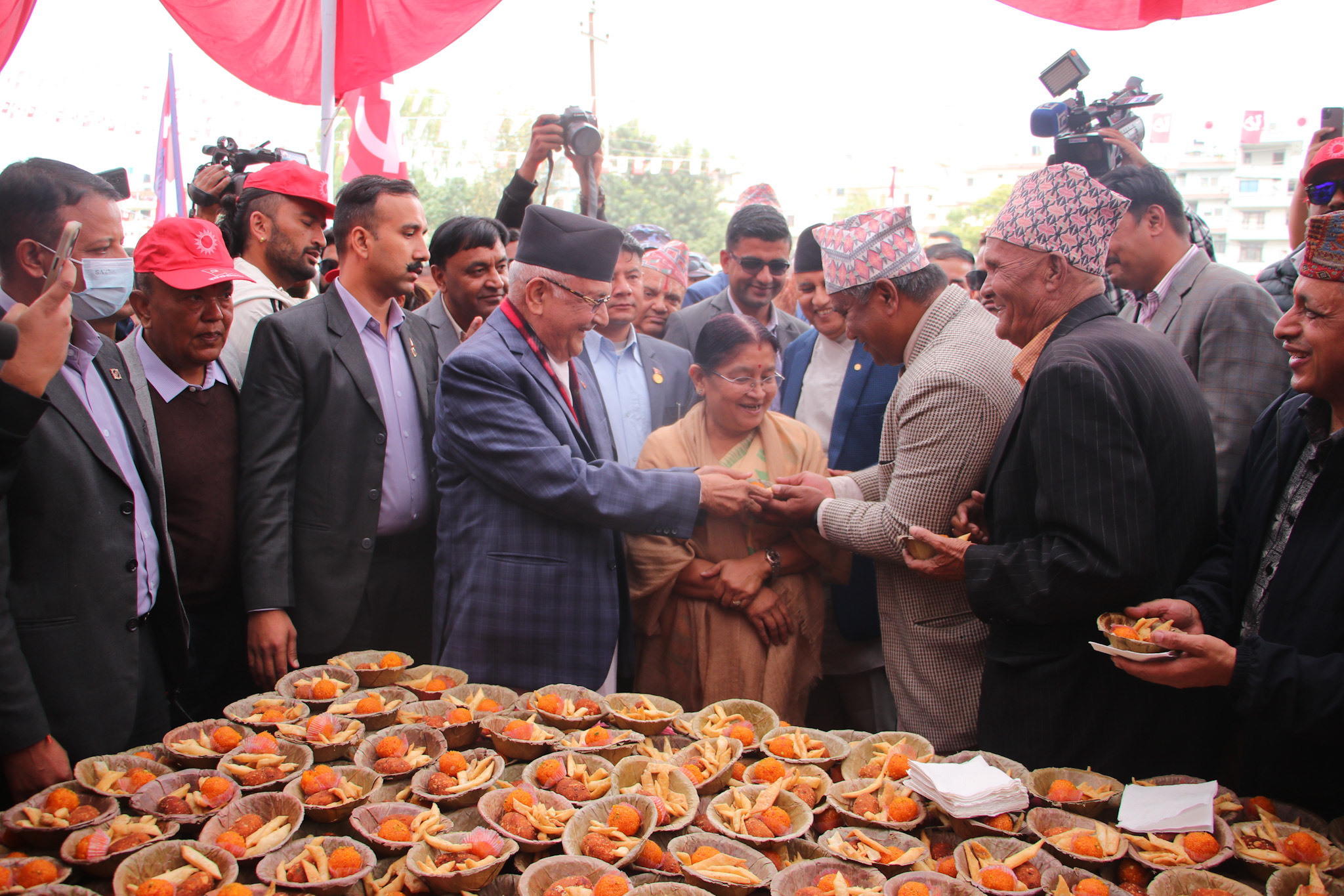 यति भव्य देखियो एमालेको चियापान कार्यक्रम, चियापानको मेन्यु यस्तो (तस्बिरहरू)