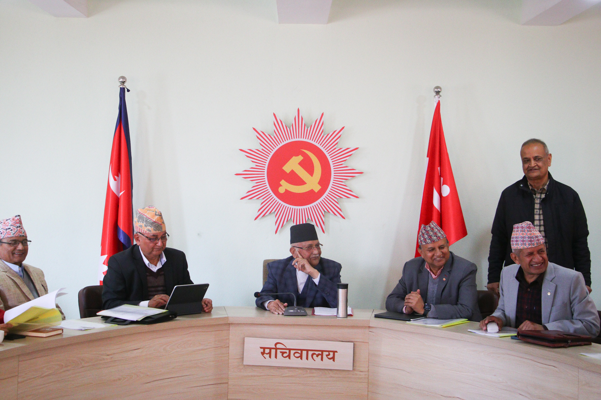 एमालेले बोलायो सचिवालय बैठक, के छन् एजेण्डा ?