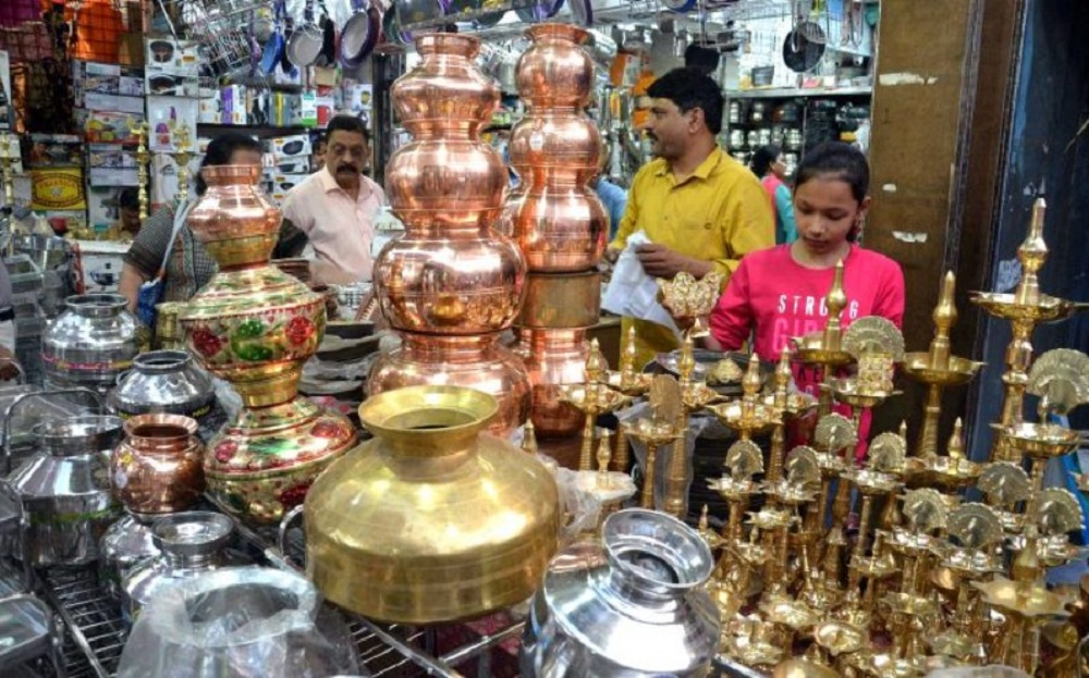 आज धनतेरस : सुनचाँदीका भाँडा किन्नेहरूको भीड, नयाँ वस्तु जोडेर लक्ष्मी खुसी पार्ने परम्परा