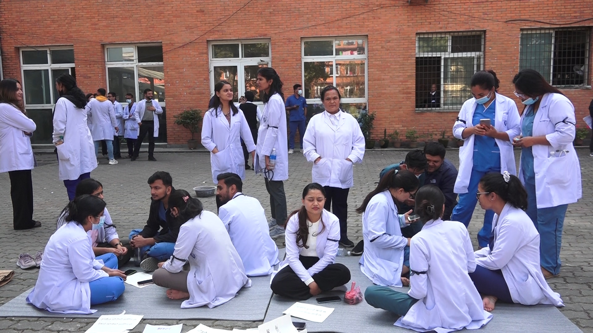 चिकित्सक कुटिएपछि पाटन अस्पतालमा सेवा ठप्प