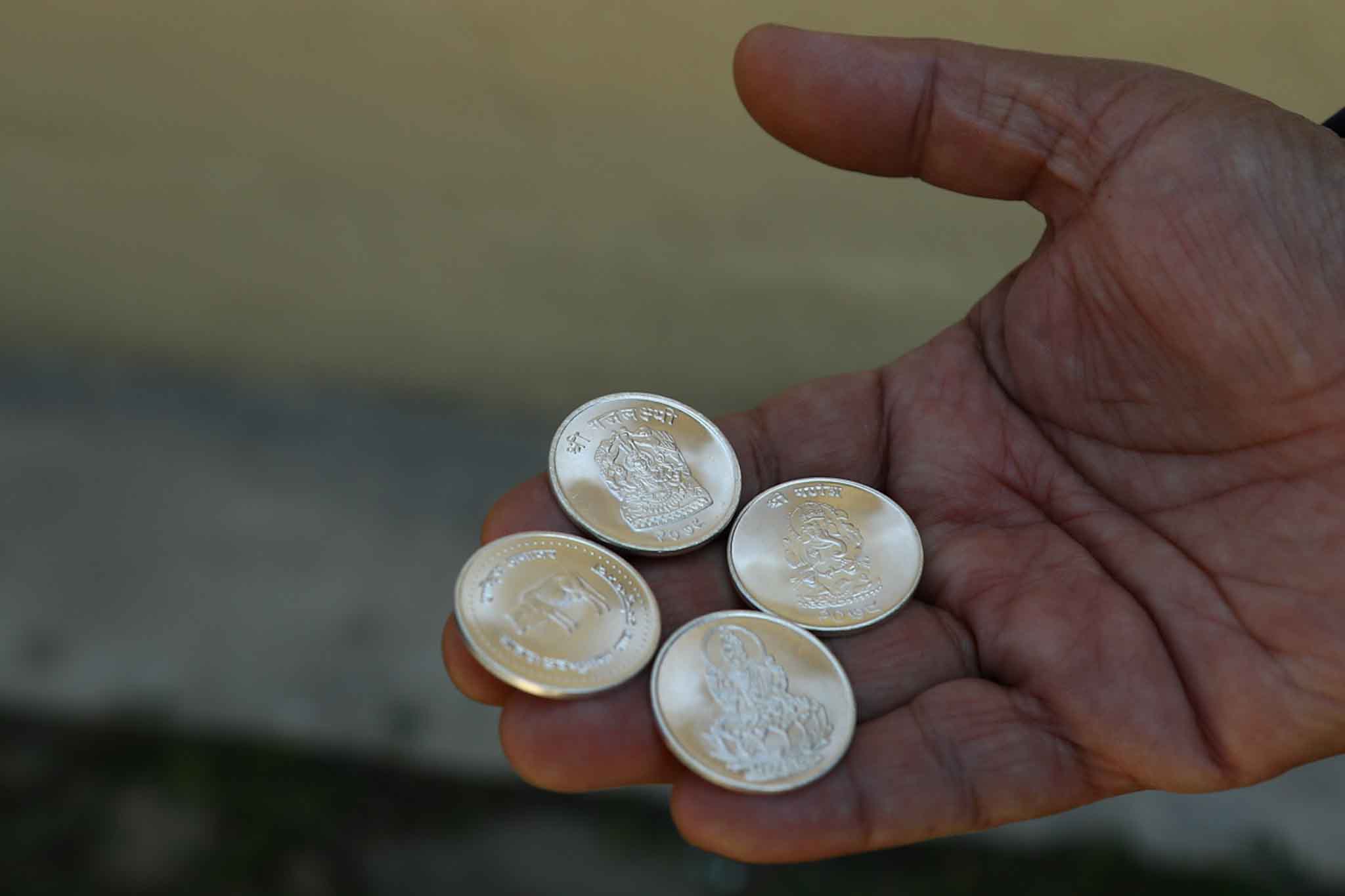 सुनको असर्फी र चाँदीको सिक्का बिक्री सुरु(फोटो फिचर)