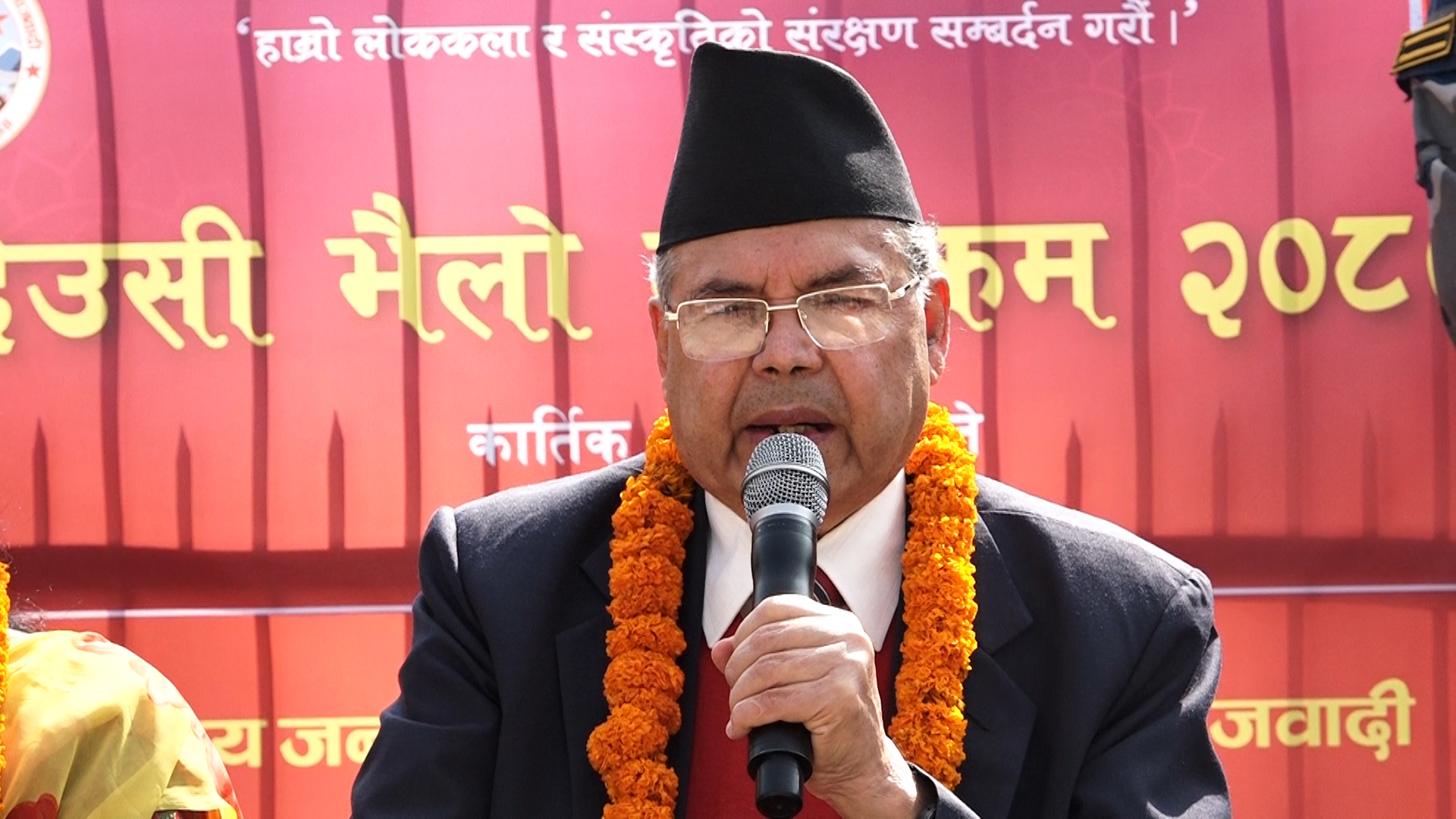 सरकारले भूकम्प पीडितलाई युद्धस्तरमा सेवा दिन सक्नुपर्छ : झलनाथ खनाल