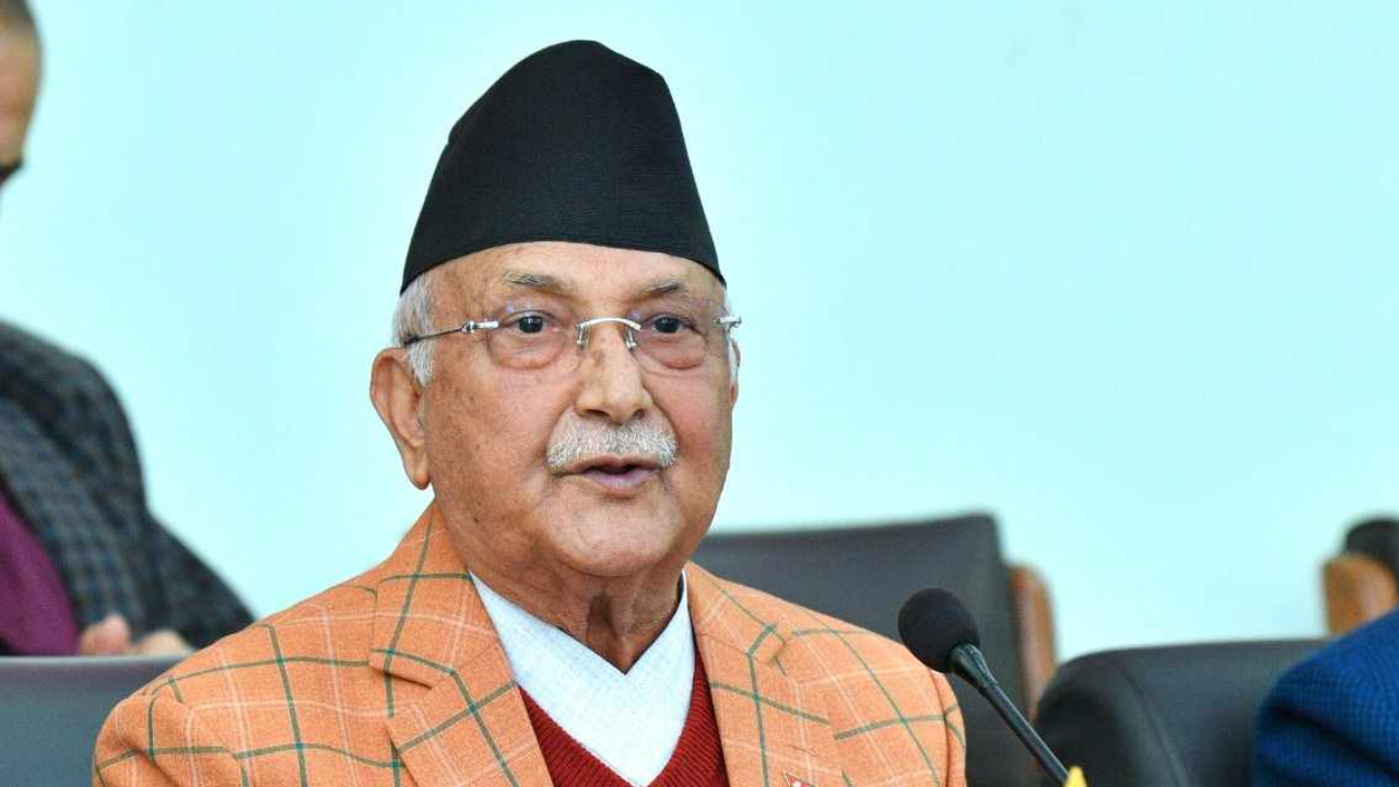 एमालेद्वारा प्रधानमन्त्री ओलीलाई विश्वासको मत दिन ‘ह्वीप’ जारी