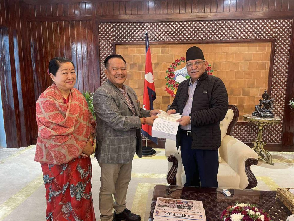 भूकम्प पीडितलाई मीनबहादुरले गरे एक करोड ११ लाख सहयोग