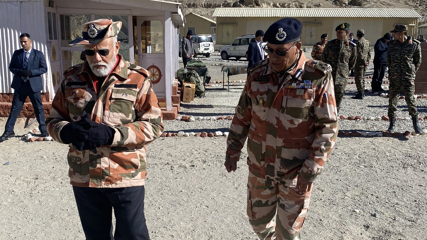 सैनिक पोशाकमा हिमाचलको लाप्चा पुगे मोदी