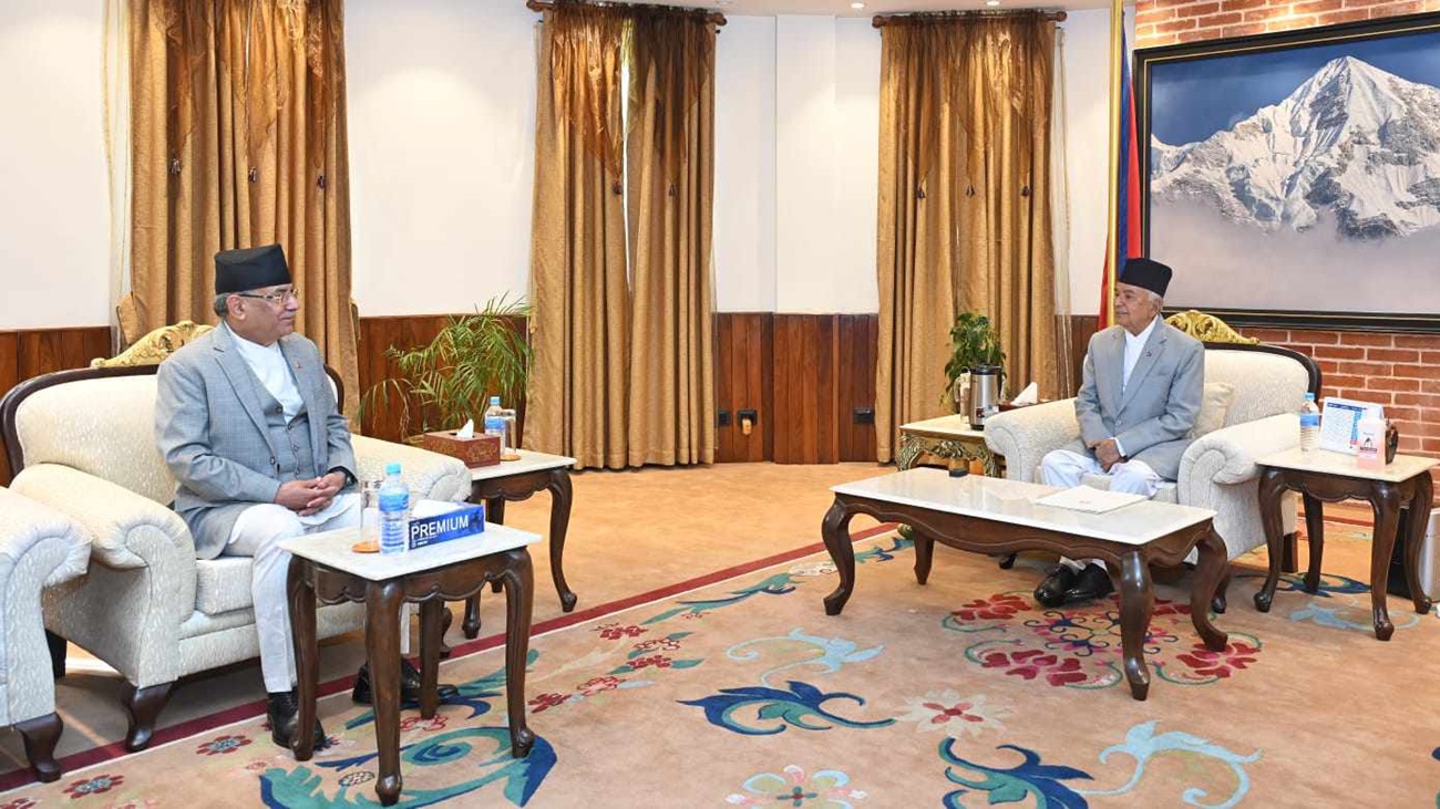 गठबन्धन भत्काएपछि राष्ट्रपति भेट्न शितल निवास जाँदै प्रचण्ड