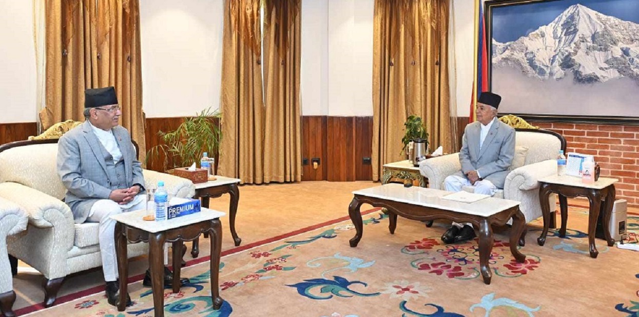 राष्ट्रपति भेट्न शीतल निवासमा प्रचण्ड