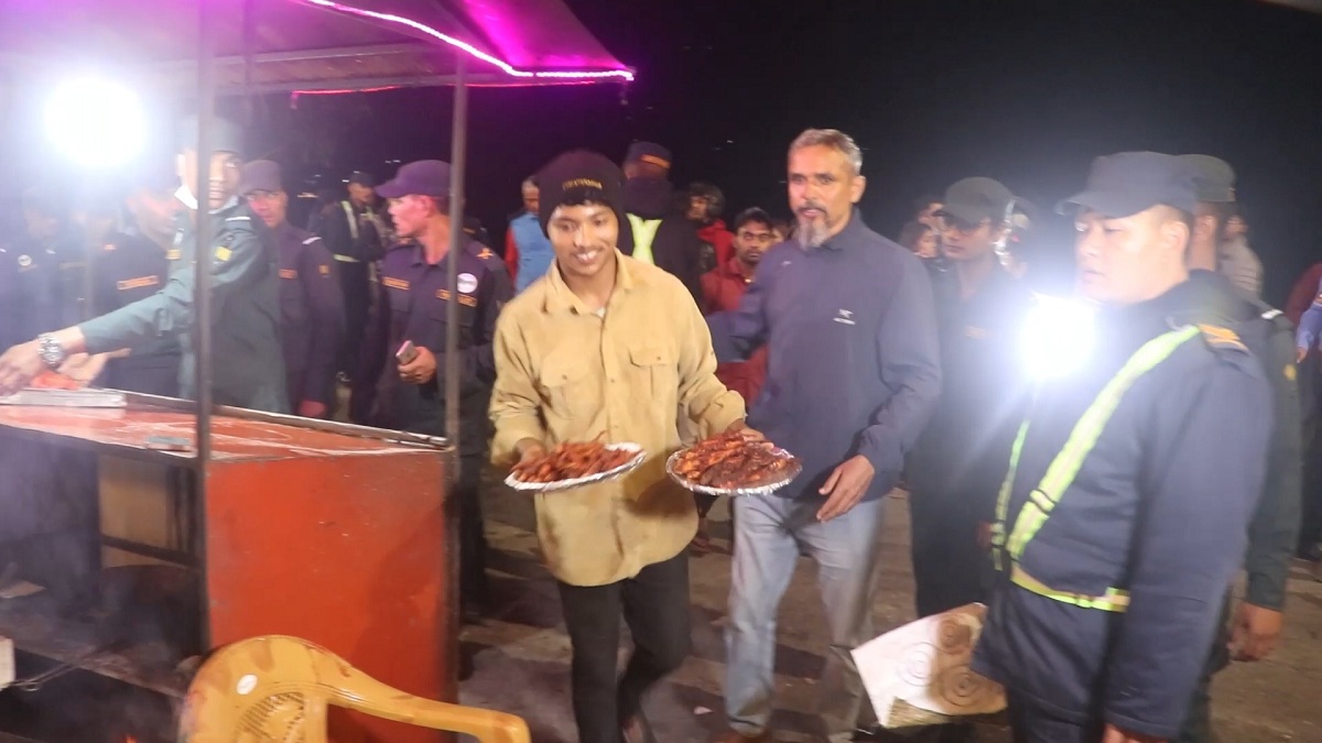 फेवाताल छेउका फुटपाथ हटाउँदै नगरप्रहरीले दियो विदेशी माग्नेलाई सचेतना