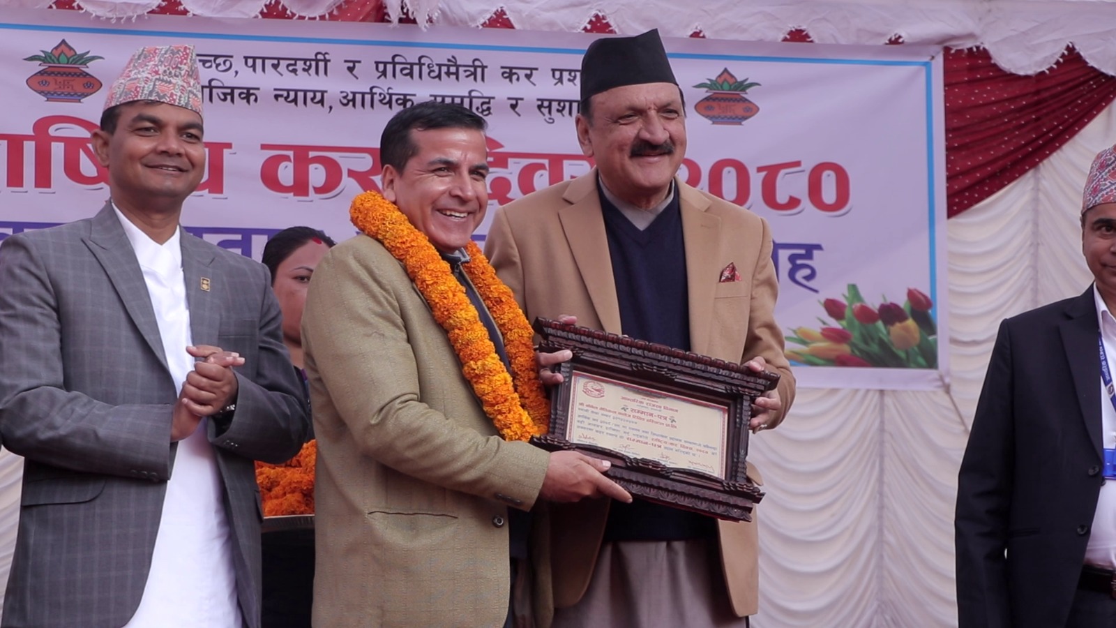 सर्वाधिक कर तिरेर सांसद शर्माको ‘नोबेल मेडिकल कलेज’ सम्मानित