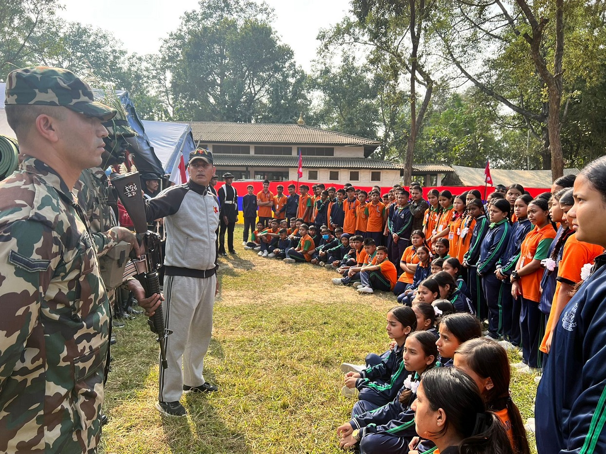 विद्यार्थी लक्षित सैन्य सामग्री प्रदर्शनी, नौ सय विद्यार्थीले गरे अवलोकन
