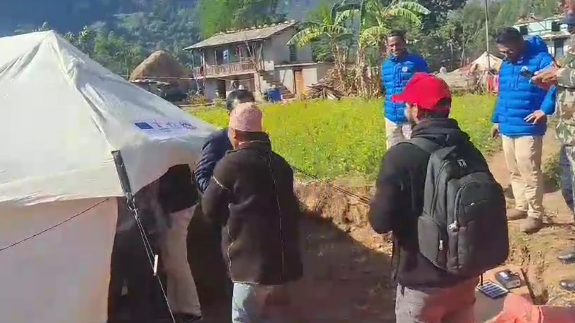 भूकम्प प्रभावितका लागि ८ सय थान विन्टराइजेशन टेन्ट वितरण