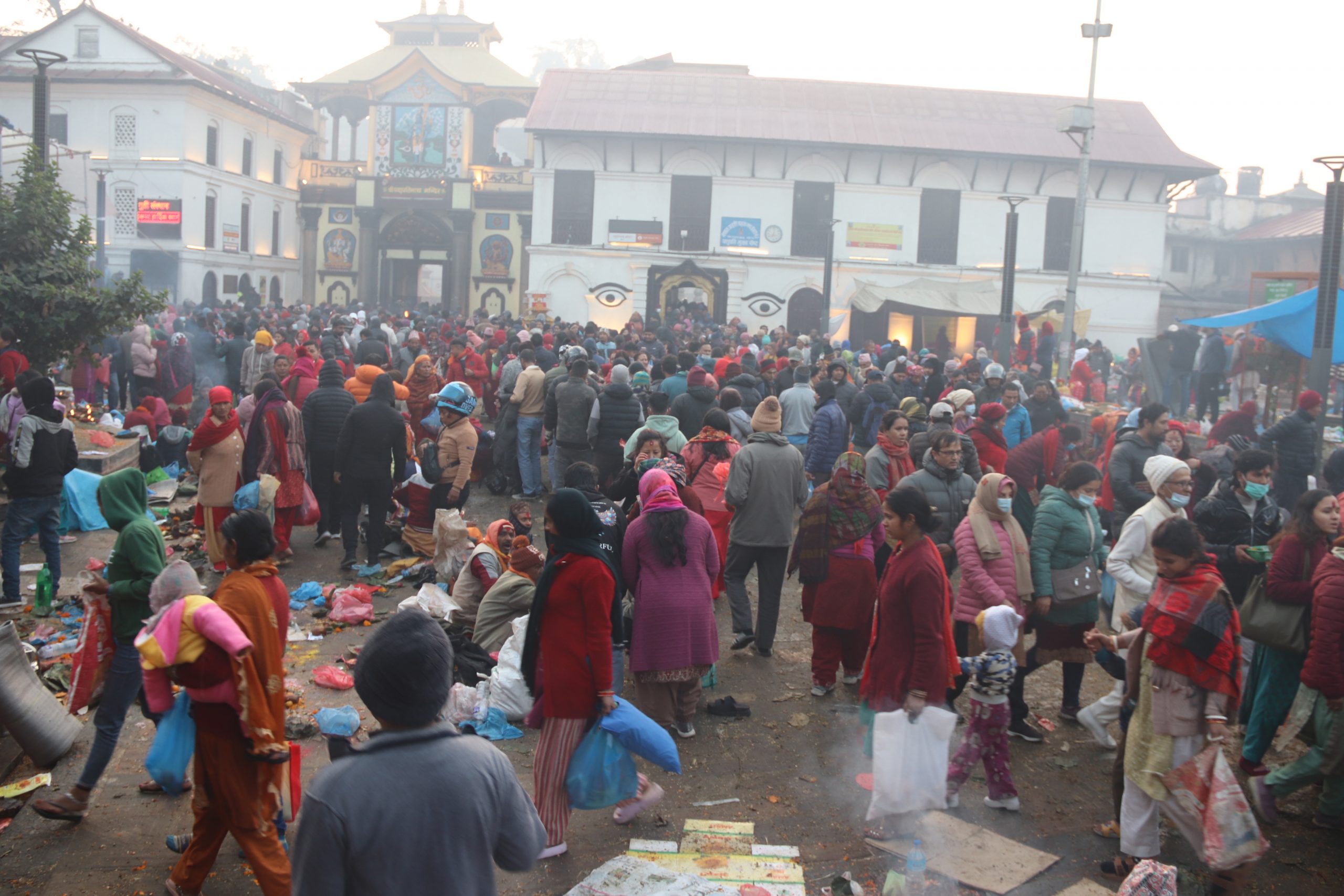 दिवङ्गत पितृको सद्गतिको कामना गर्दै शिवालयमा छरियो शतबीज