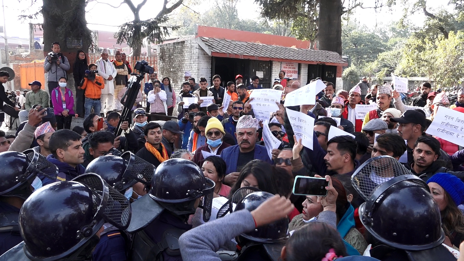 पर्यटनमन्त्रीलाई तत्काल बर्खास्त गर्न माग गर्दै पशुपतिक्षेत्रमा बिरोध प्रदर्शन (भिडिओ)
