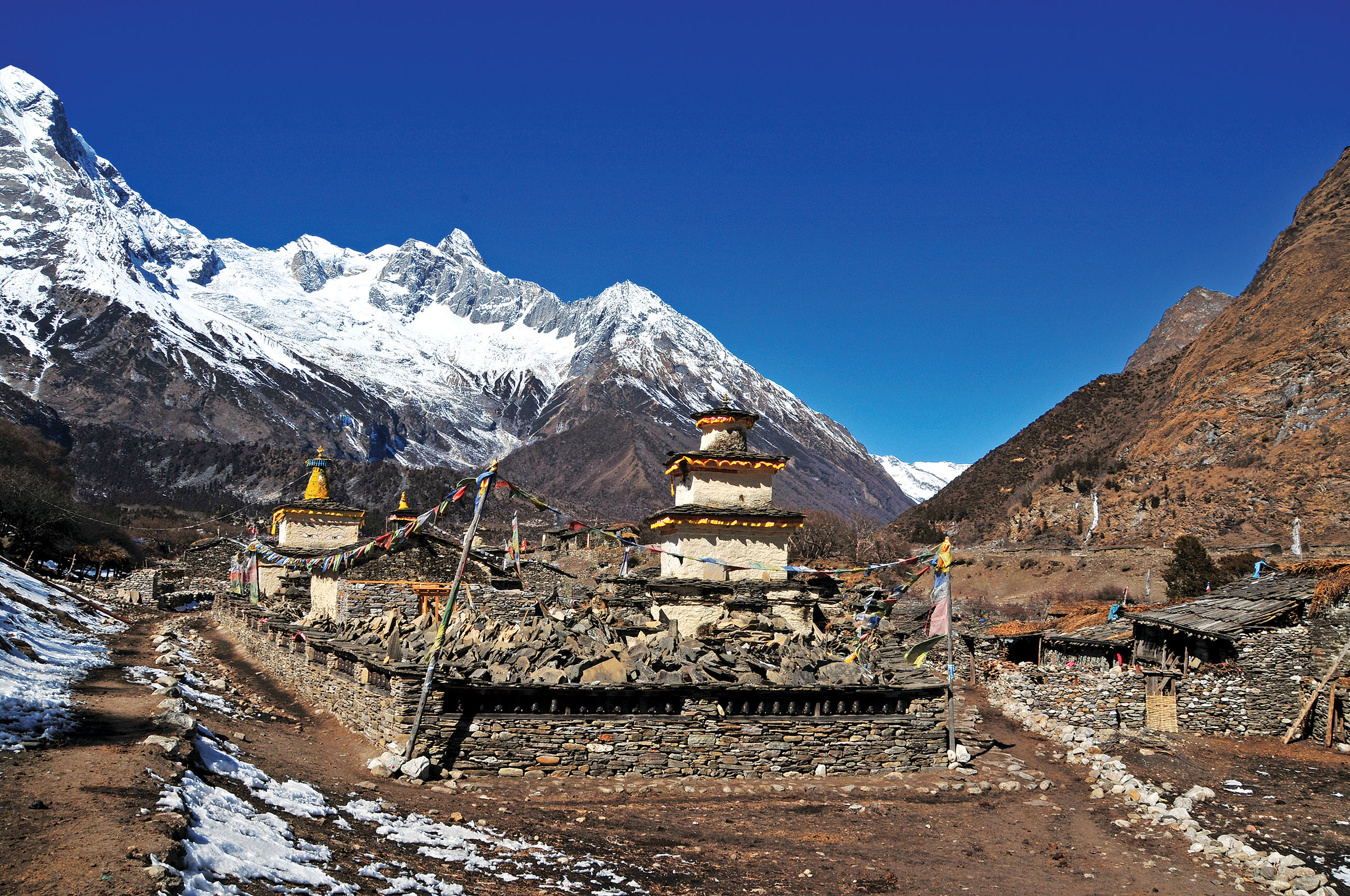 चुम र नुब्री भ्याली आसपासमा हिउँ पर्यो