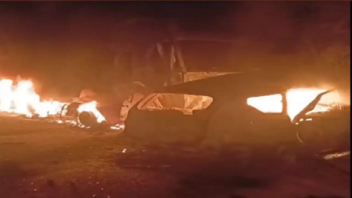 भारतमा कार ट्रकसँग ठोक्किएर आगलागी हुँदा ८ जनाको मृत्यु