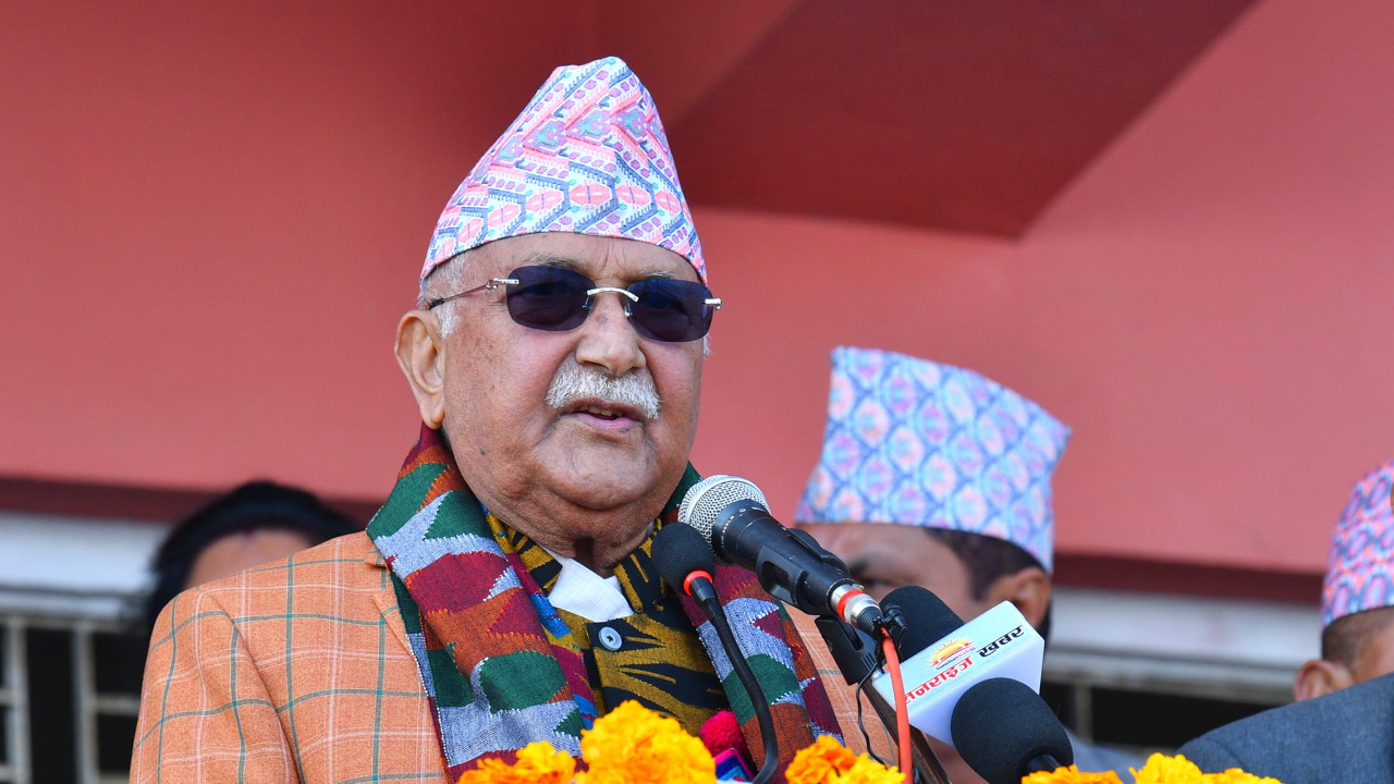 जन्म जिल्लाका सर्वसाधारणसँग छलफलमा ओली
