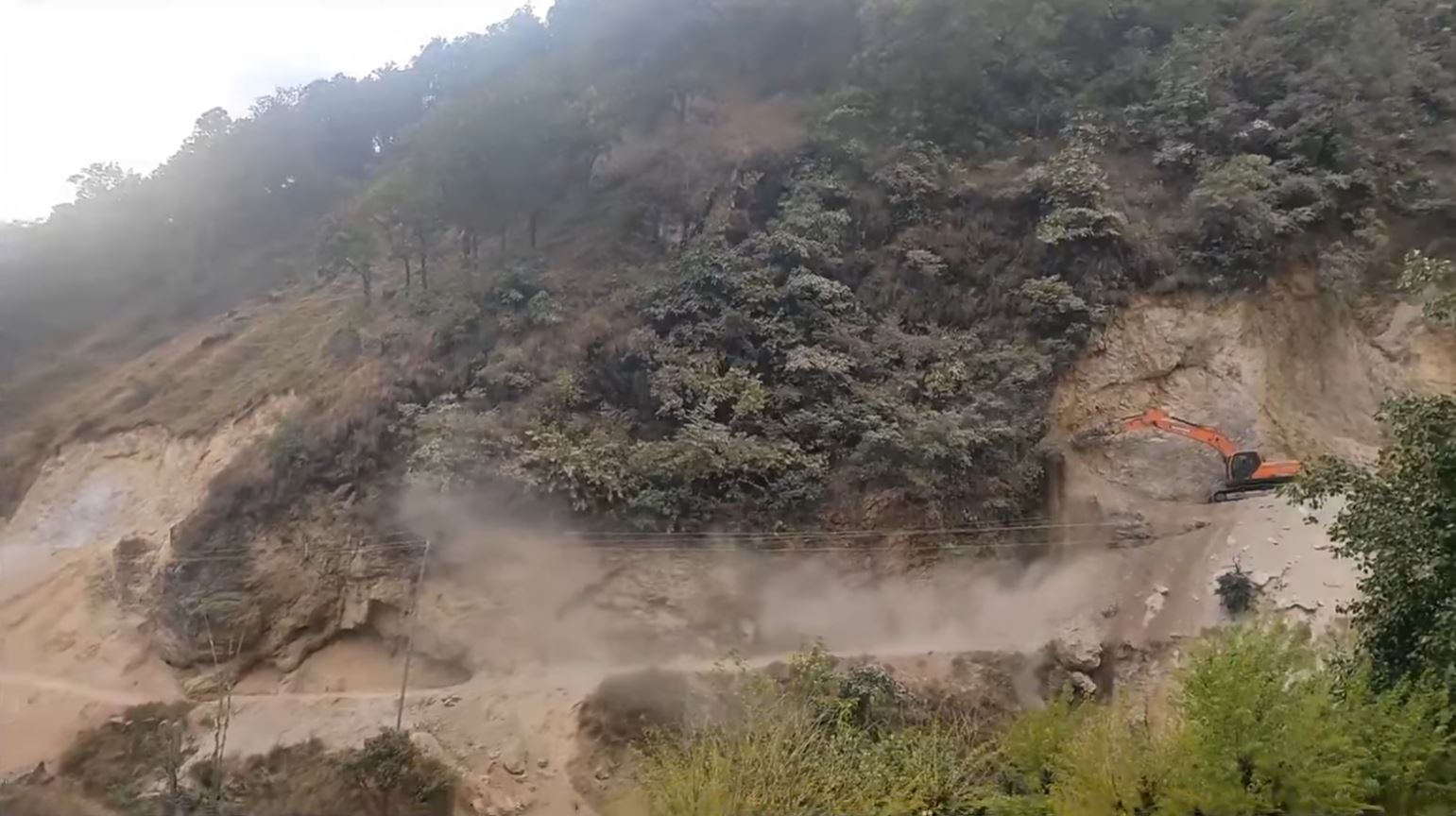 सालझण्डी–ढोरपाटन सडक तीन दिनपछि सञ्चालनमा आयो