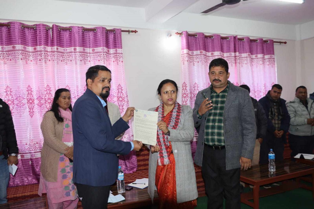 भूकम्प प्रभावित पत्रकारलाई सहयोग गर्न सञ्चारमन्त्रीलाई ज्ञापनपत्र