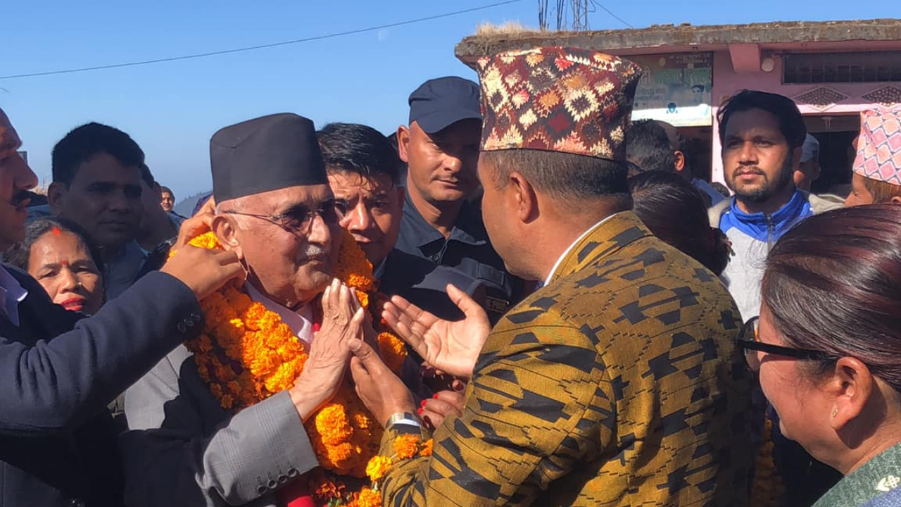 रावललाई खबरै नगरी अछाम पुगे ओली (भिडिओ)