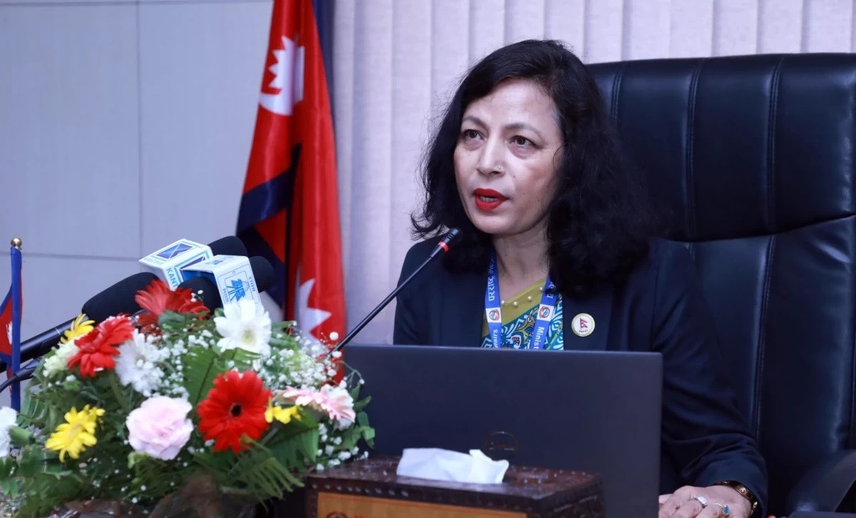 ओमान प्रस्थान गर्दै परराष्ट्र सचिव लम्साल