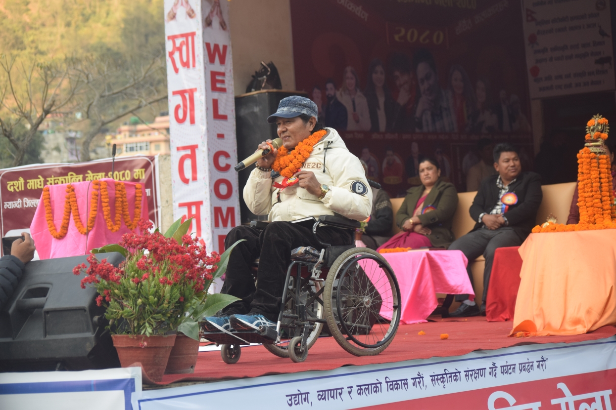 भिरबाट खसेपछि लाहुरे बन्न पाएनन्, अहिले गायनमा जम्दैछन् गर्बुजा