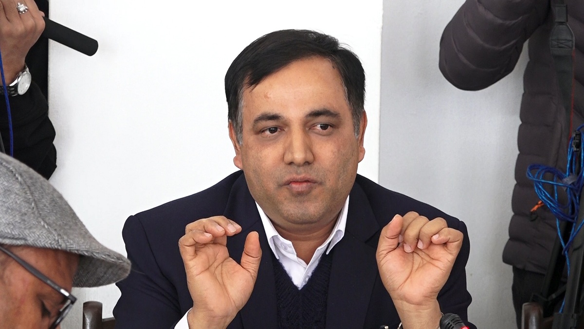 १–५ पढाउने सबै शिक्षक अङ्ग्रेजीबाट पढाउन सक्ने अवस्थामा हुनुहुन्न : वैकुण्ठप्रसाद अर्याल