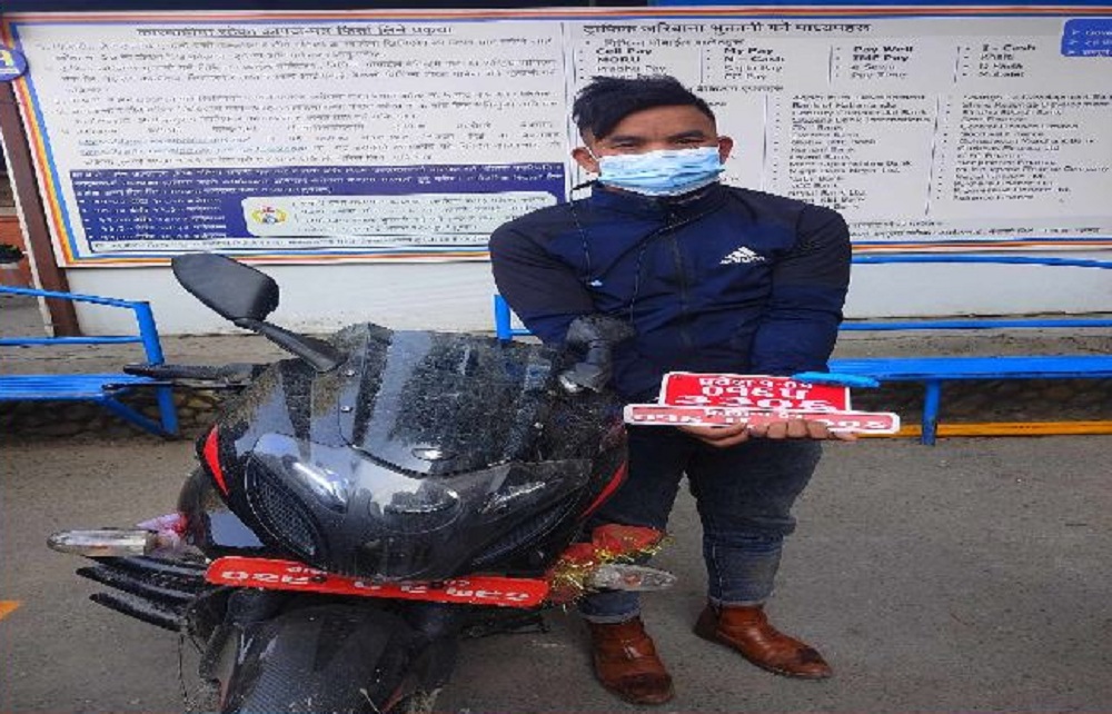 मोटरसाइकल चोरीमा संलग्न ३३ वर्षीय लामा ट्राफिक प्रहरीको नियन्त्रणमा