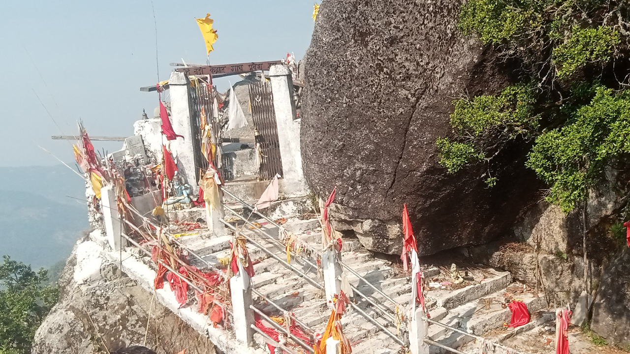 पर्यटकको पर्खाइमा डोटीको बडीकेदारधाम