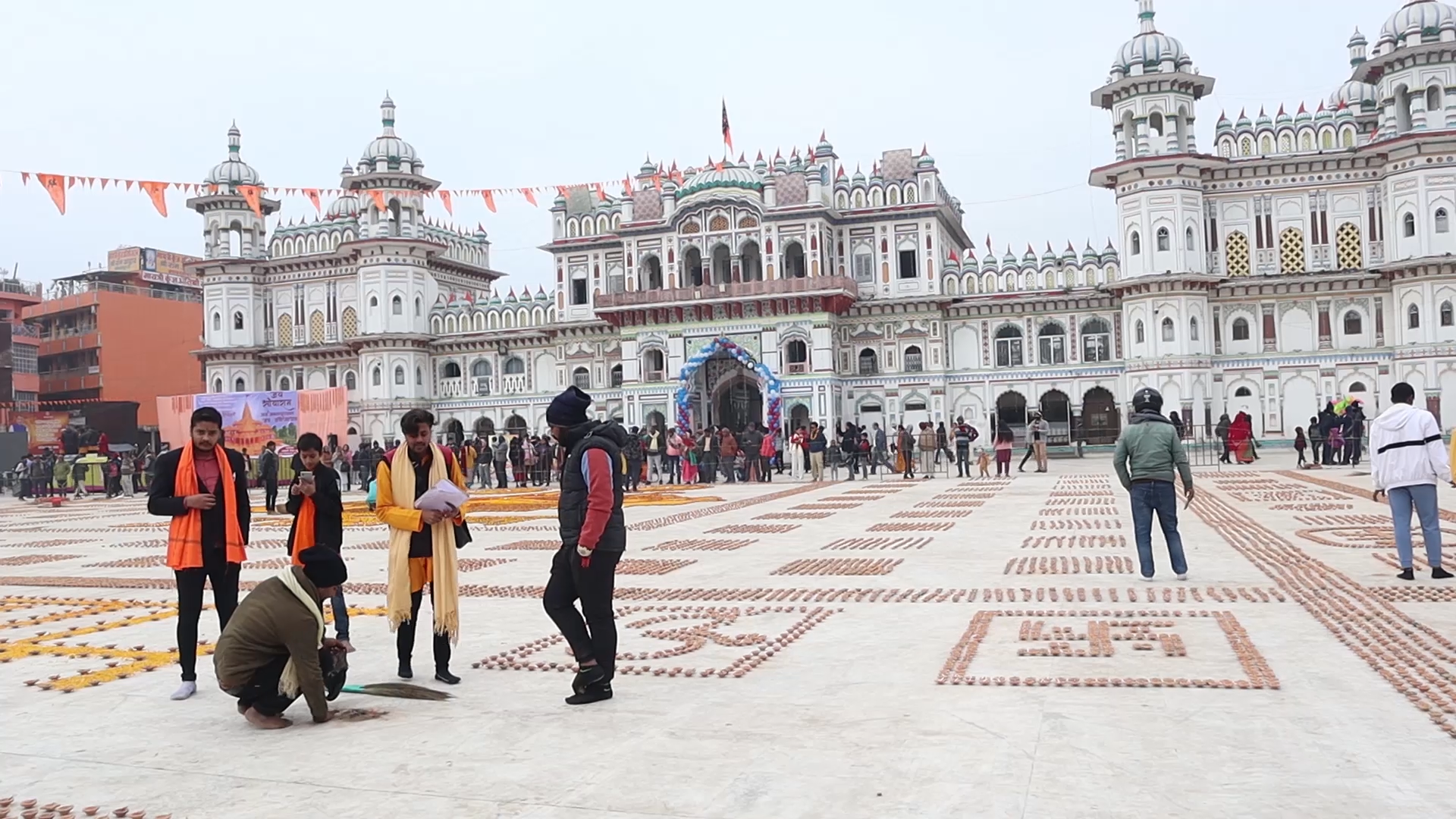 जनकपुरधाममा ‘महामुर्ख’ को खोजी हुँदै, यसरी गरिन्छ छनोट