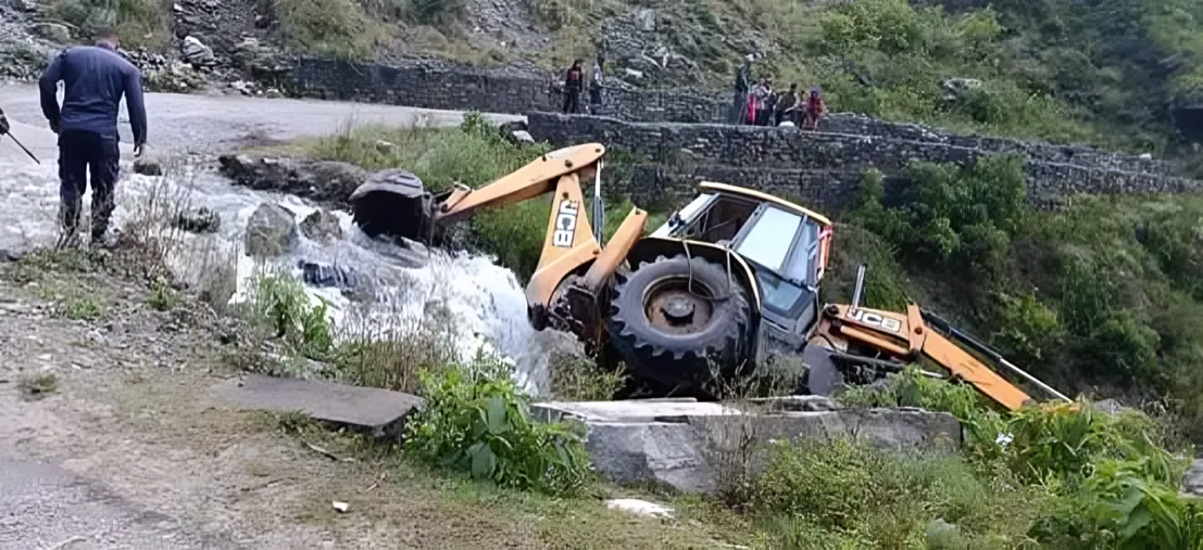 डोजर पल्टिँदा चालकको मृत्यु