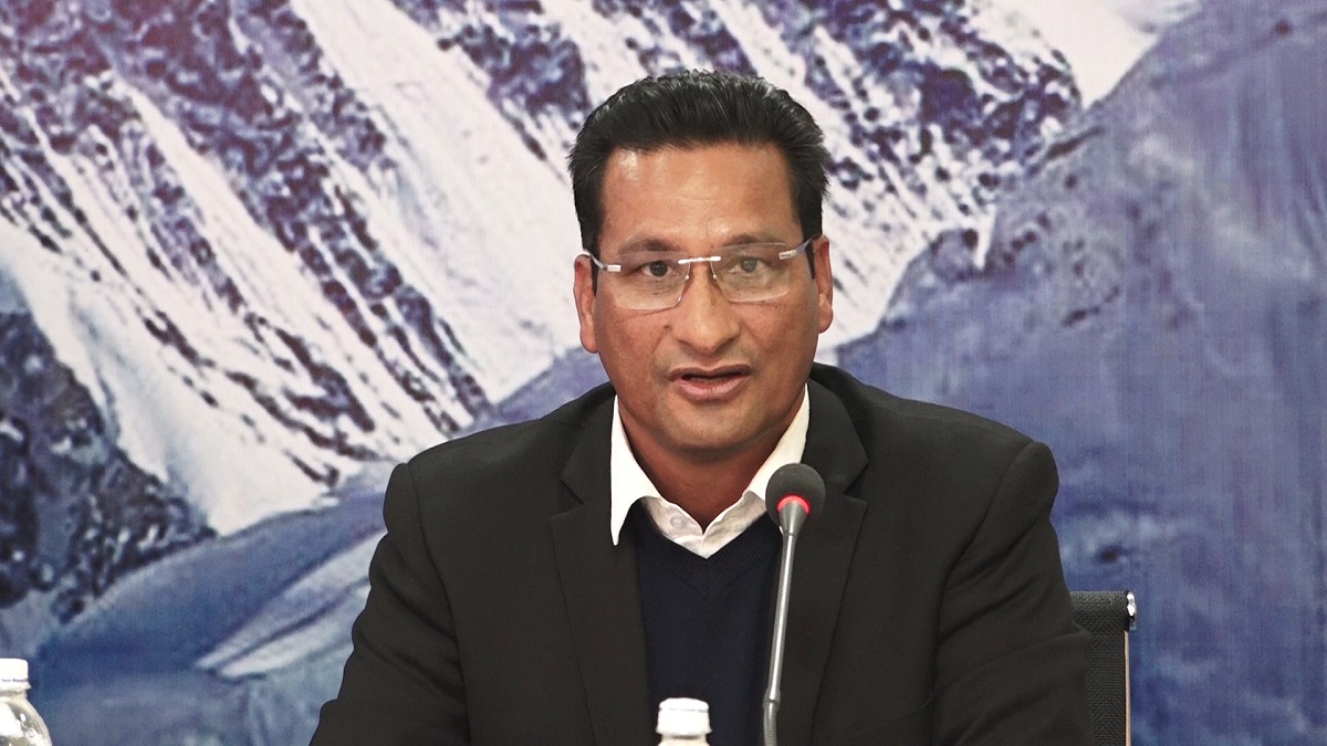 आन्तरिक खपत गरी बढी भएको बिजुली मात्रै बेच्छौं : ऊर्जामन्त्री बस्नेत