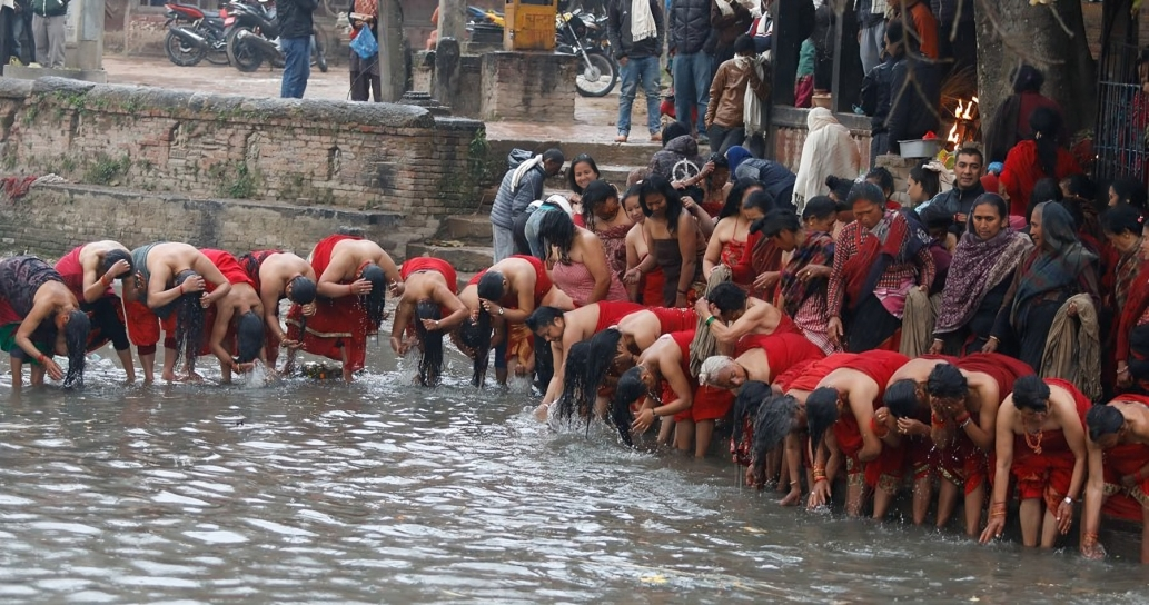 माघ स्नान सुरु, श्रद्धाले स्नान गर्दा स्वर्ग लोकको उत्तराधिकारी भन्ने विश्वास