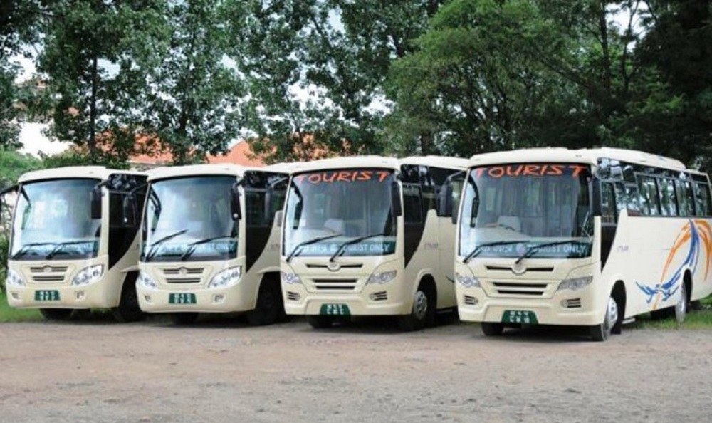 पर्यटक बसलाई सुरक्षा दिएर गन्तव्यमा पठाइयो