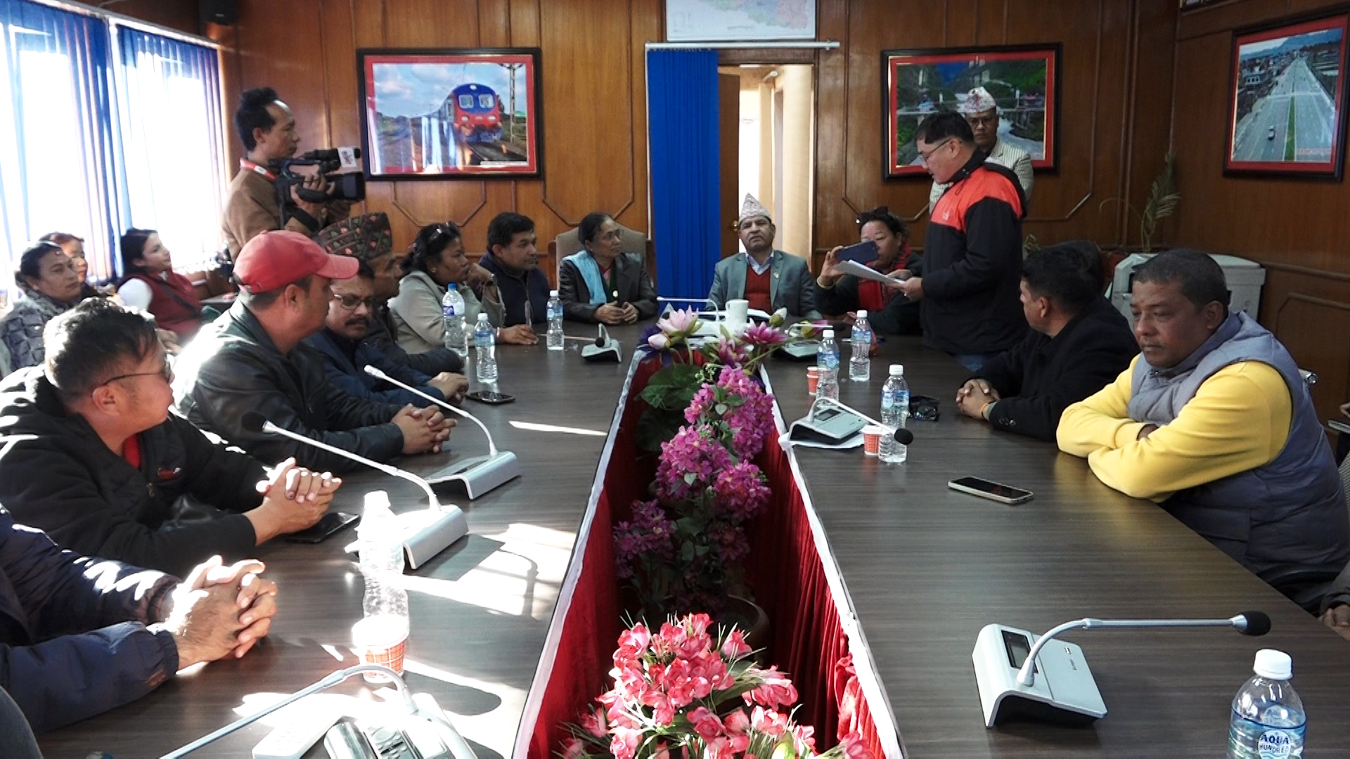 त्रियुगा नदीको पुल तत्काल निर्माण गर्न सरकारलाई ज्ञापन पत्र