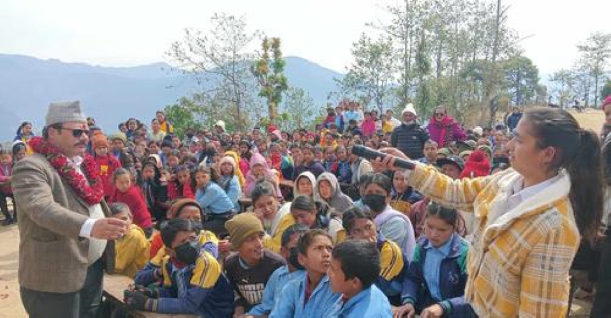 दैलेखमा ‘बालबालिकासँग नगरप्रमुख कार्यक्रम’ कार्यान्वयनमा