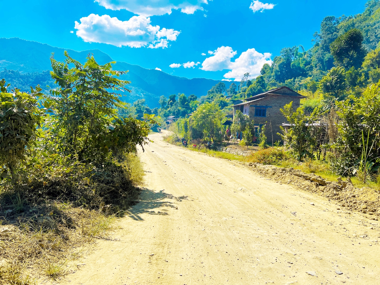 ट्र्याक खुलेको २६ वर्ष पछि सुरु भयो सडक स्तरोन्नतिको काम