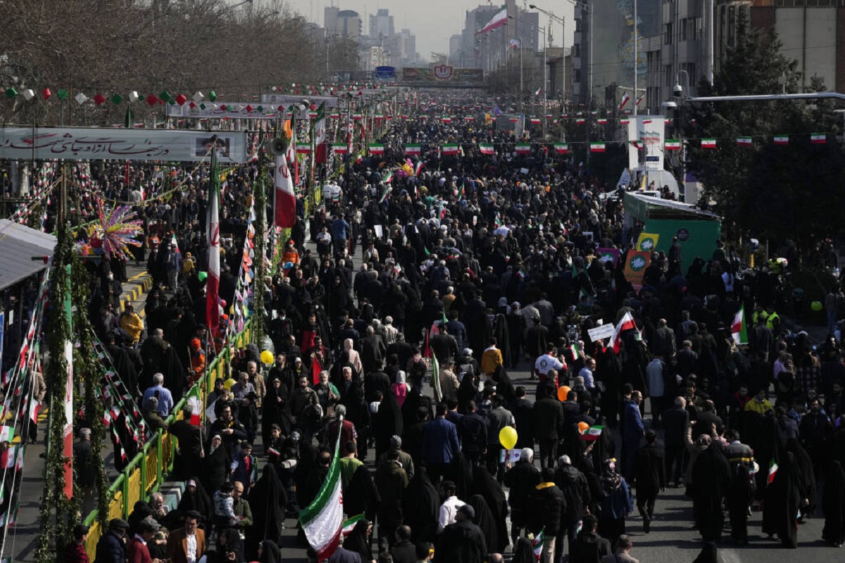 इरानमा इस्लामिक क्रान्तिको ४५औँ वार्षिकोत्सव मनाउँदै वृहत् जुलुस