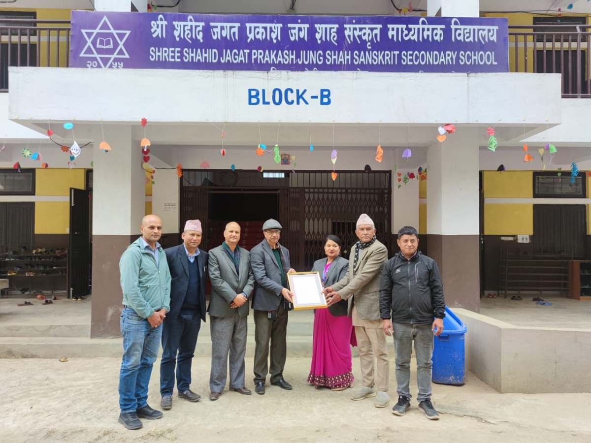 ज्योति विकास बैंकद्वारा गुणस्तरीय शिक्षामा टेवा पुर्याउन इन्टरेक्टिभ (स्मार्ट) बोर्डहरू प्रदान