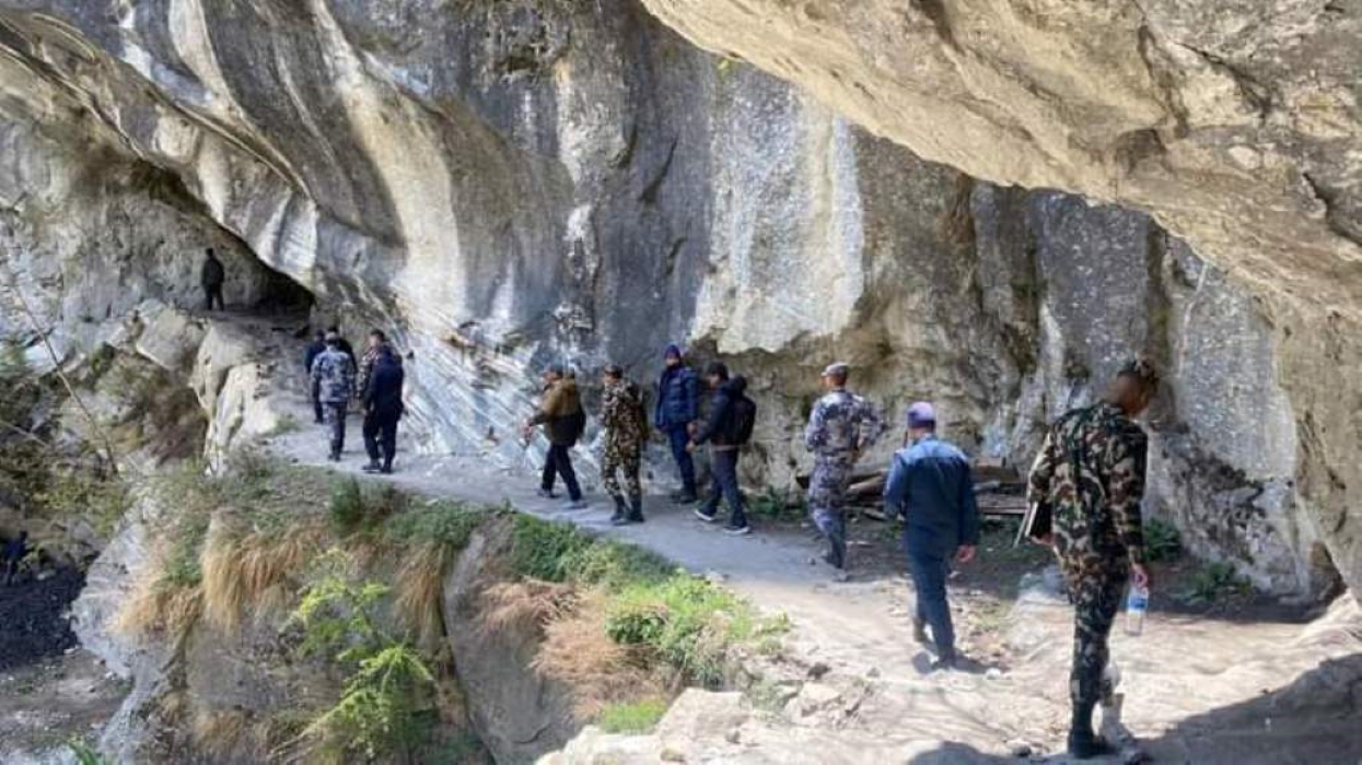 गाउँमा सिंहदरबार पुग्यो तर सडक पुगेन