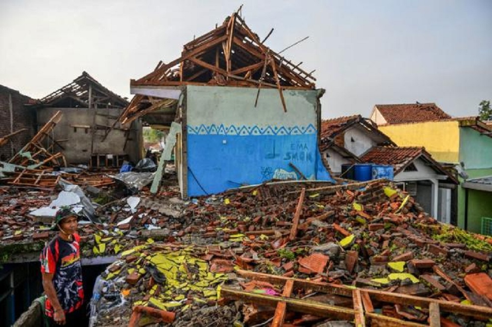 इण्डोनेसियामा आँधीका कारण ३० घाइते, सयौँ भवनमा क्षति