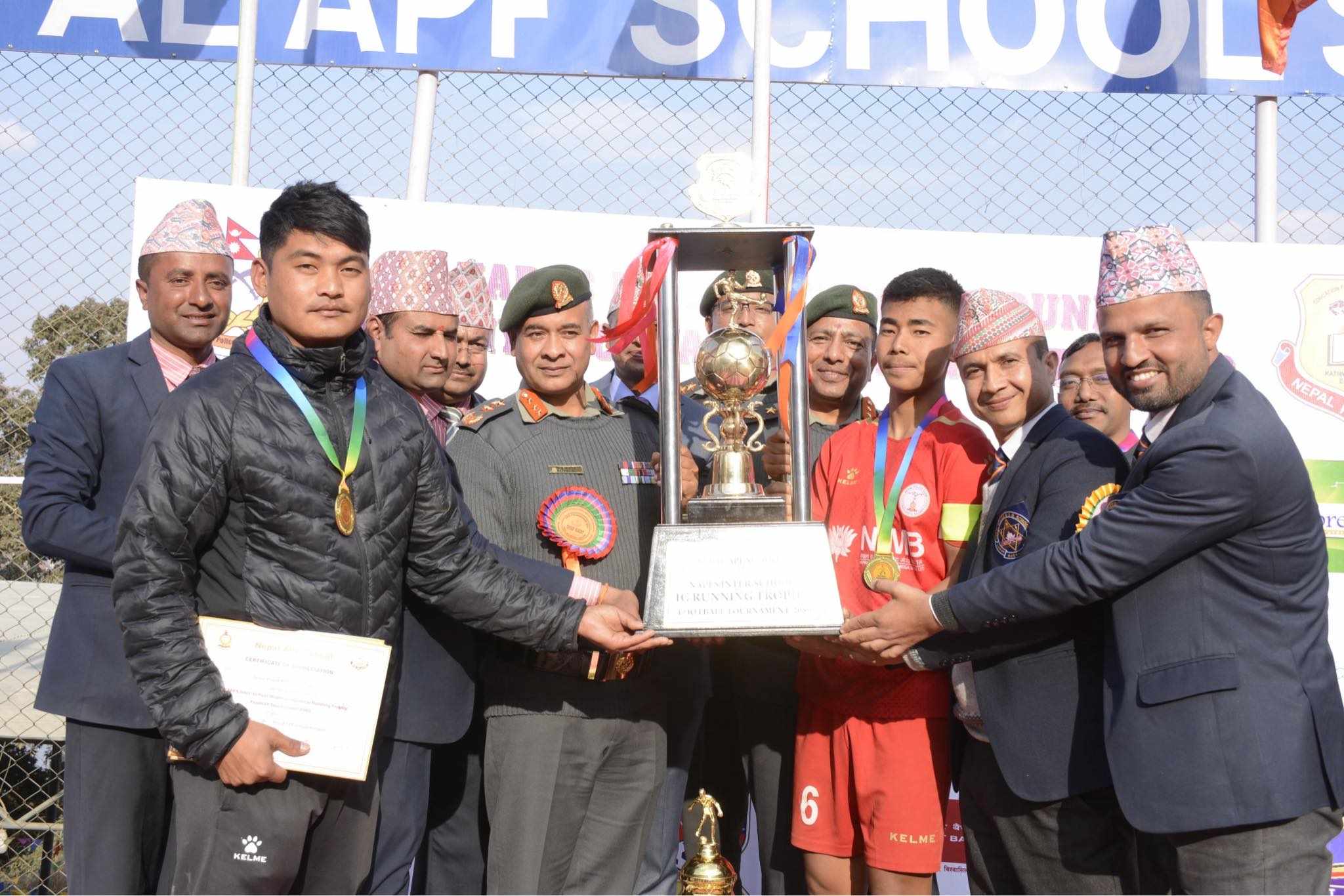 आयोजक एपीएफलाई हराउँदै पुलिस स्कुल साँगाले जित्यो ट्रफी