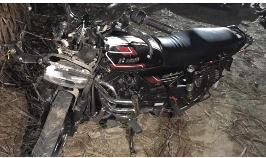 भारतीय स्कार्पियोमा बाइक ठोक्किँदा दुई युवकको मृत्यु