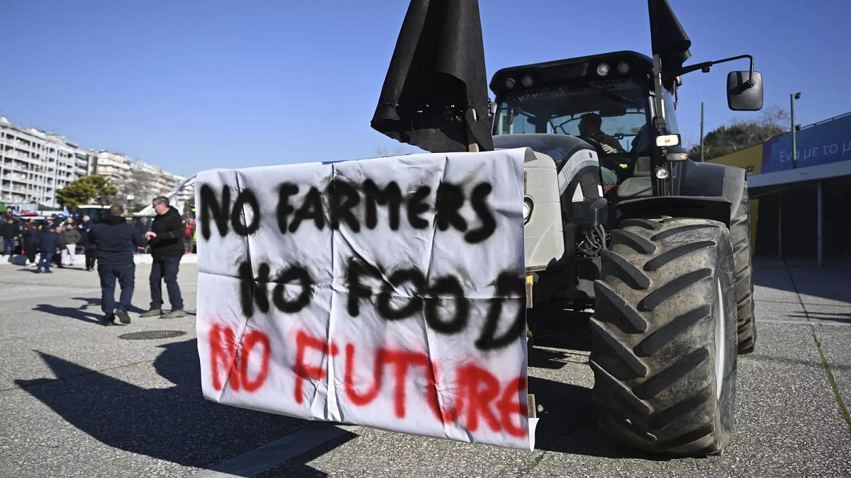 ‘किसान छैन, खानेकुरा छैन, भविष्य छैन’ भन्दै ग्रिकका किसानहरूले गरे आन्दोलन