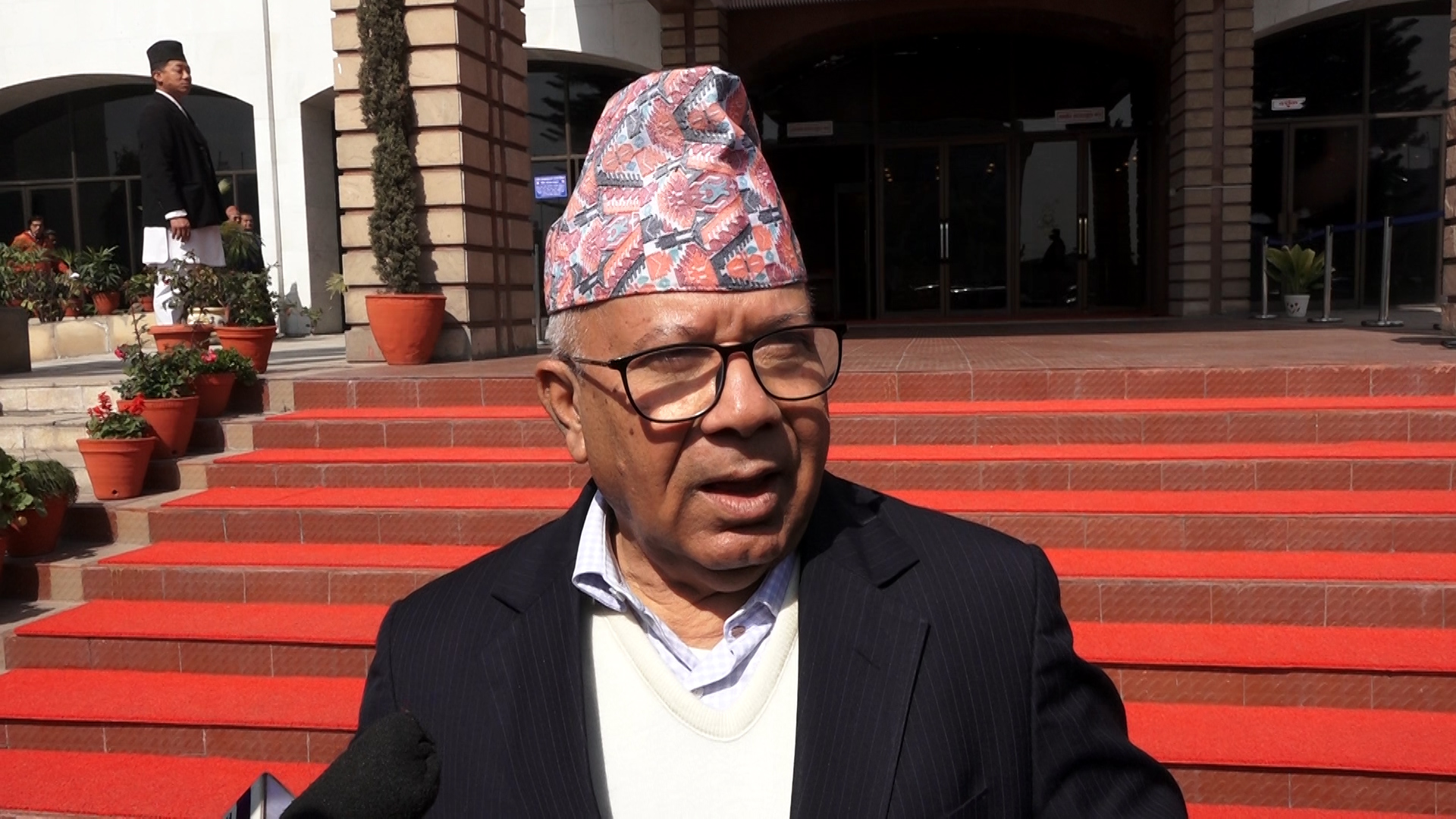 कम्युनिष्ट एकताका लागि नयाँ चरणको छलफलमा छौं : माधव नेपाल