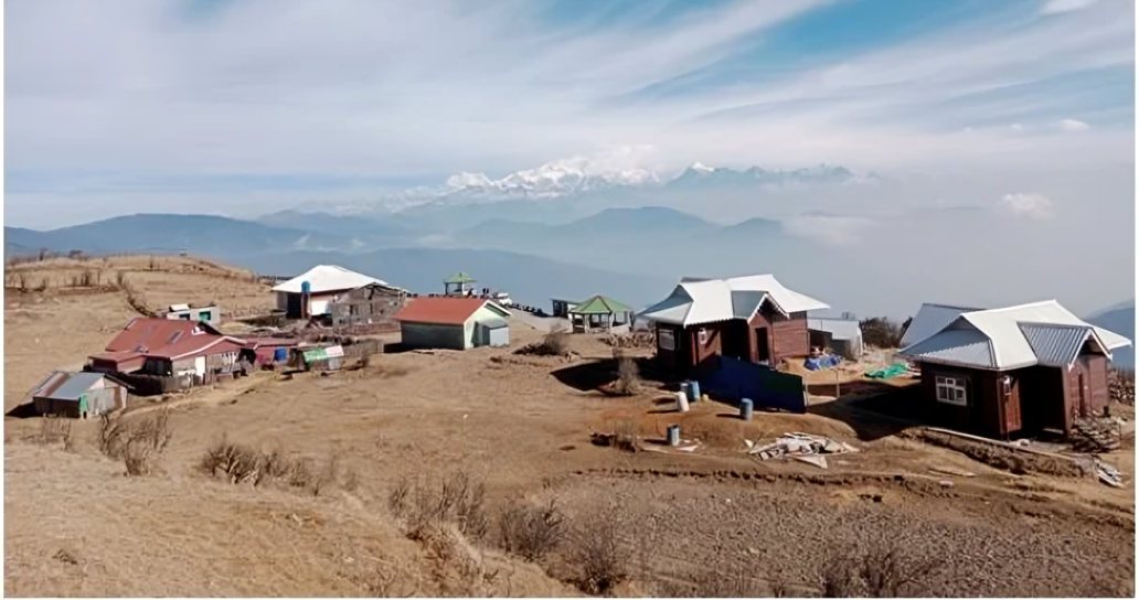 फुत्त उफ्रिँदा हिमाल छोइएला जस्तो…
