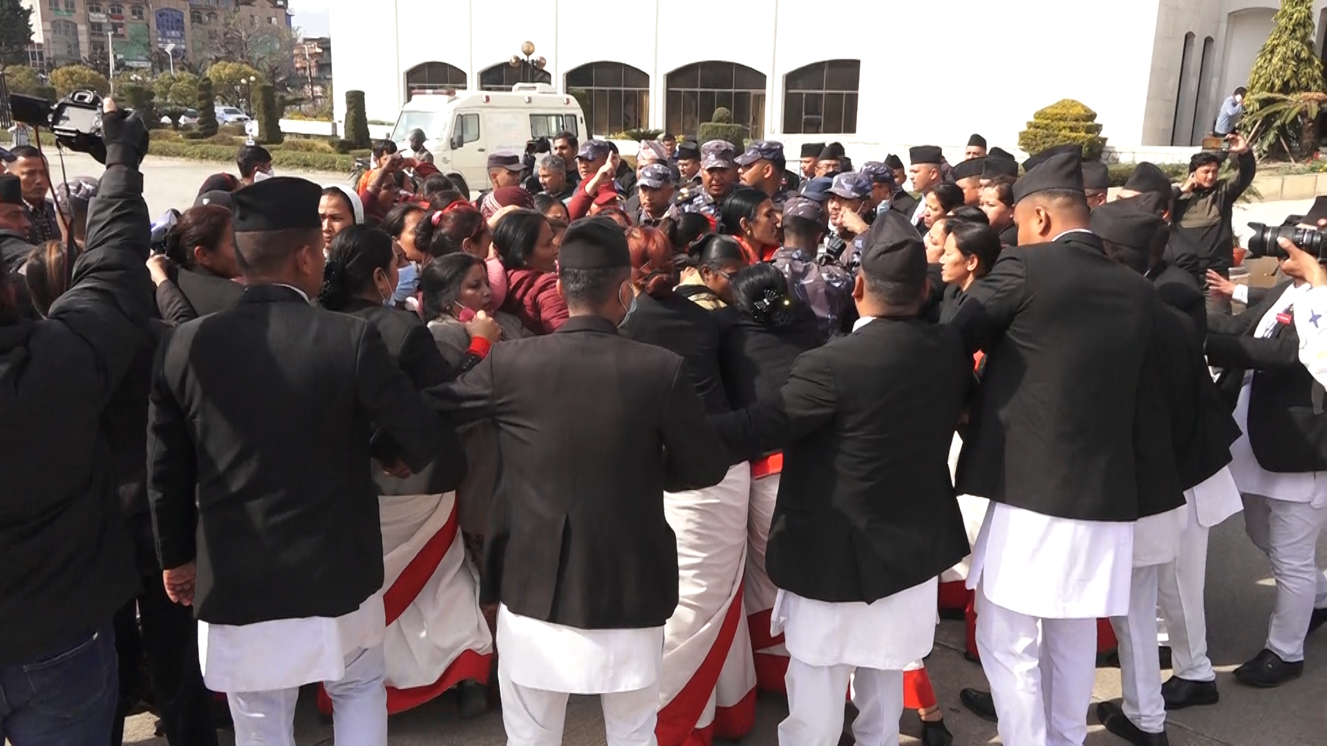 संसद् भवनको सुरक्षामा खटिएका ३२ प्रहरी फिर्ता