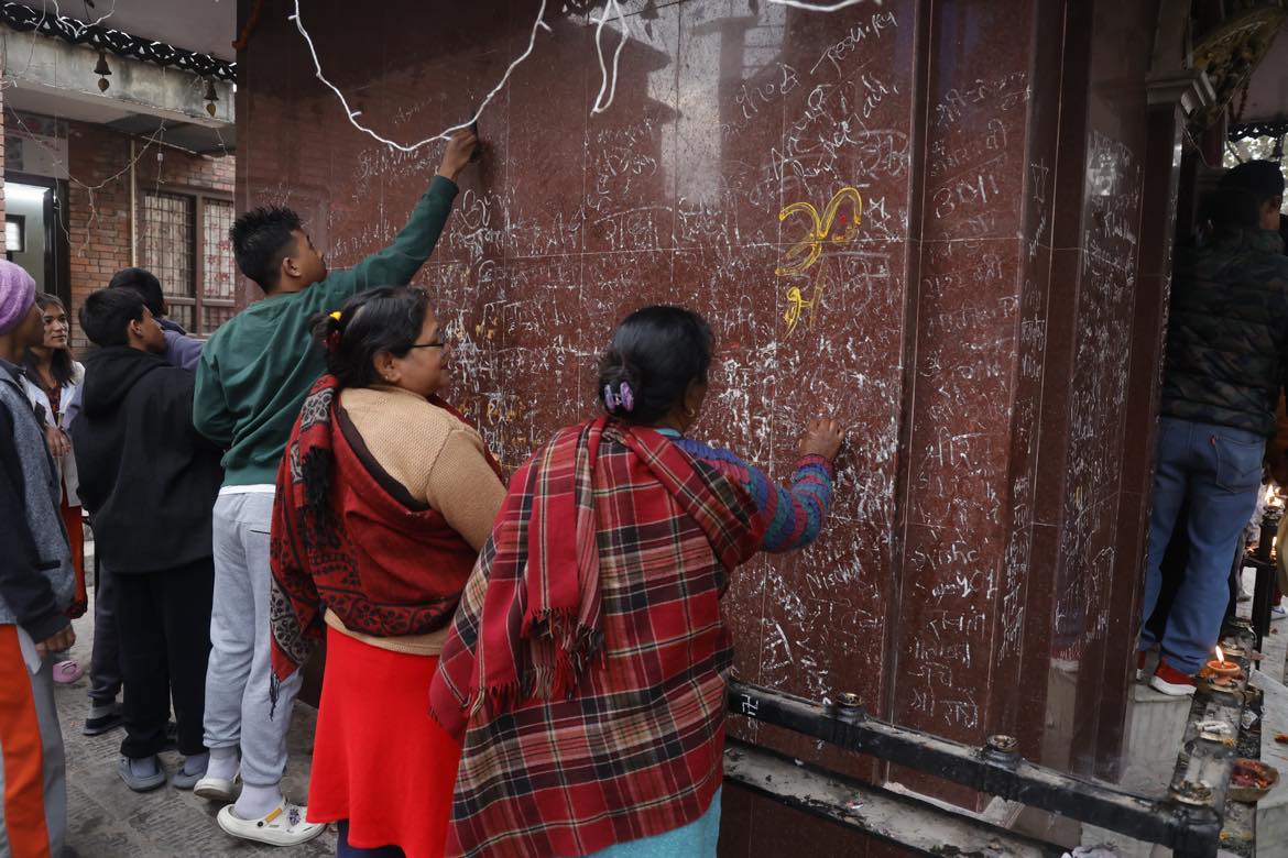 वसन्त पञ्चमी : नील सरस्वतीमा पूजा (तस्बिरहरू)